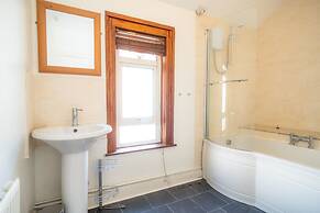 Windsor Apartment with Parking