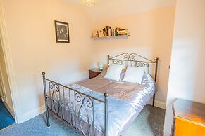 Windsor Apartment with Parking