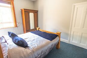 Windsor Apartment with Parking