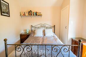 Windsor Apartment with Parking