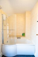 Windsor Apartment with Parking