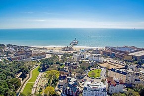 Middle Chine - 2 Bedroom Holiday Home