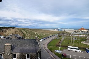 Beach Boulevard Apartment