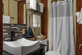 Tall Pines Inn