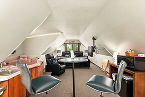 Tall Pines Inn