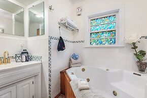 Tall Pines Inn