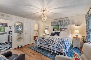 Tall Pines Inn