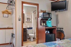 Tall Pines Inn