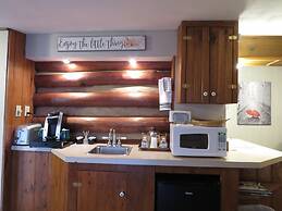 Tall Pines Inn