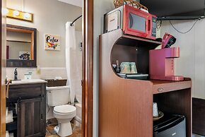 Tall Pines Inn