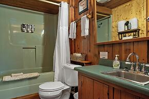 Tall Pines Inn