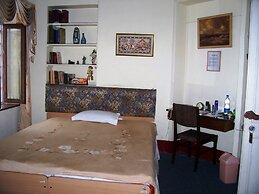 Blue Chip Guest House Kolkata