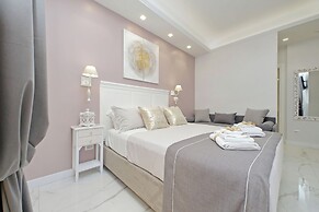 Roman Holiday Charming