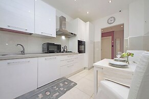 Roman Holiday Charming