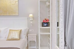 Roman Holiday Charming