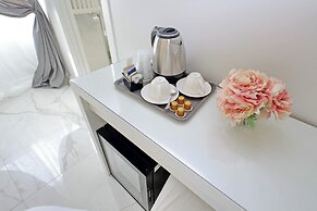 Roman Holiday Charming