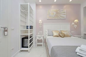 Roman Holiday Charming