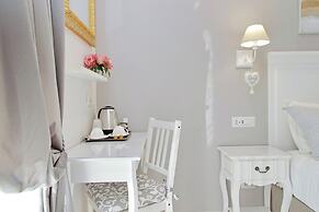 Roman Holiday Charming