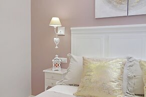 Roman Holiday Charming