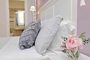 Roman Holiday Charming