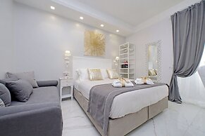 Roman Holiday Charming