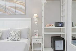 Roman Holiday Charming