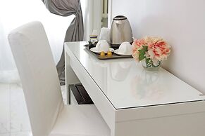 Roman Holiday Charming