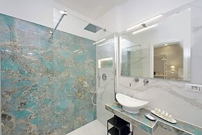 Roman Holiday Charming