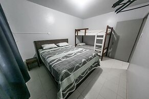 Casa 2 Amarela - Casa piscina 10 pessoas