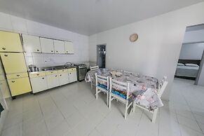 Casa 2 Amarela - Casa piscina 10 pessoas