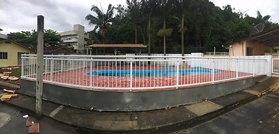 Sobrado 1 - Casa com piscina 10 pessoas