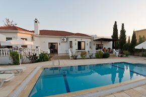 Bungalow Blue Waters by Amy Villas