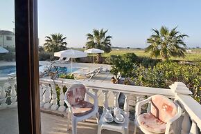 Bungalow Blue Waters by Amy Villas