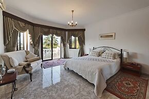 Bungalow Blue Waters by Amy Villas