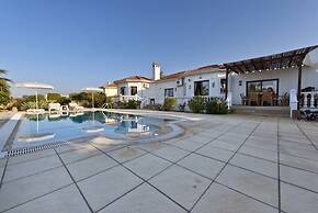 Bungalow Blue Waters by Amy Villas