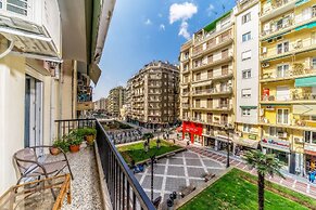 Corona Deluxe Apt Must