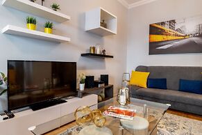 Corona Deluxe Apt Must