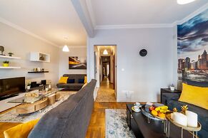 Corona Deluxe Apt Must