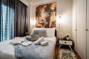 Corona Deluxe Apt Must