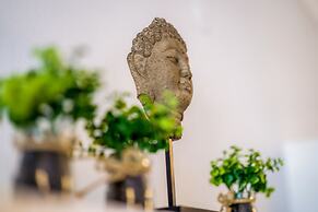 Corona Deluxe Apt Must