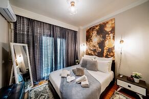 Corona Deluxe Apt Must