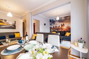 Corona Deluxe Apt Must