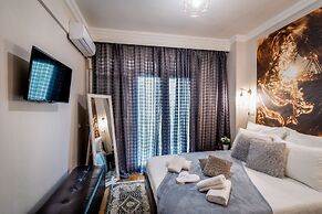 Corona Deluxe Apt Must