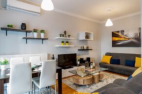 Corona Deluxe Apt Must