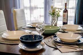 Corona Deluxe Apt Must