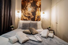 Corona Deluxe Apt Must