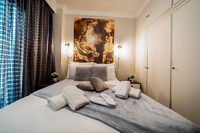 Corona Deluxe Apt Must