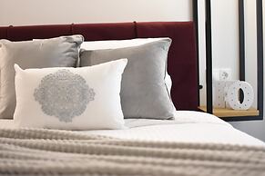 Comely Luxury Apt Must