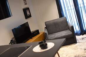 Comely Luxury Apt Must