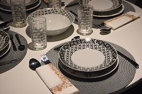 Comely Luxury Apt Must